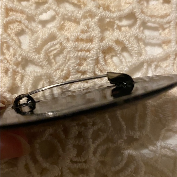 Russian Hand-Painted Oval Brooch with Winter Scene - Picture 4 of 7